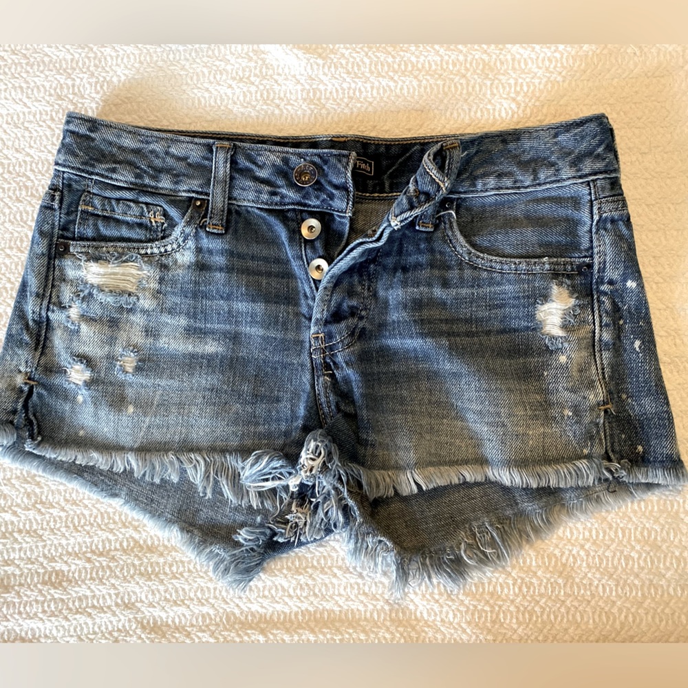 Abercrombie & Fitch distressed boyfriend shorts. 3/24.